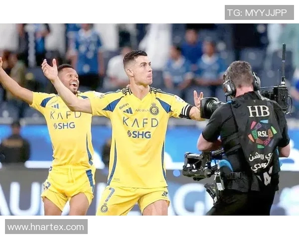 足球球星巅峰对决盘点：他们如何塑造了现代足球历史的辉煌篇章